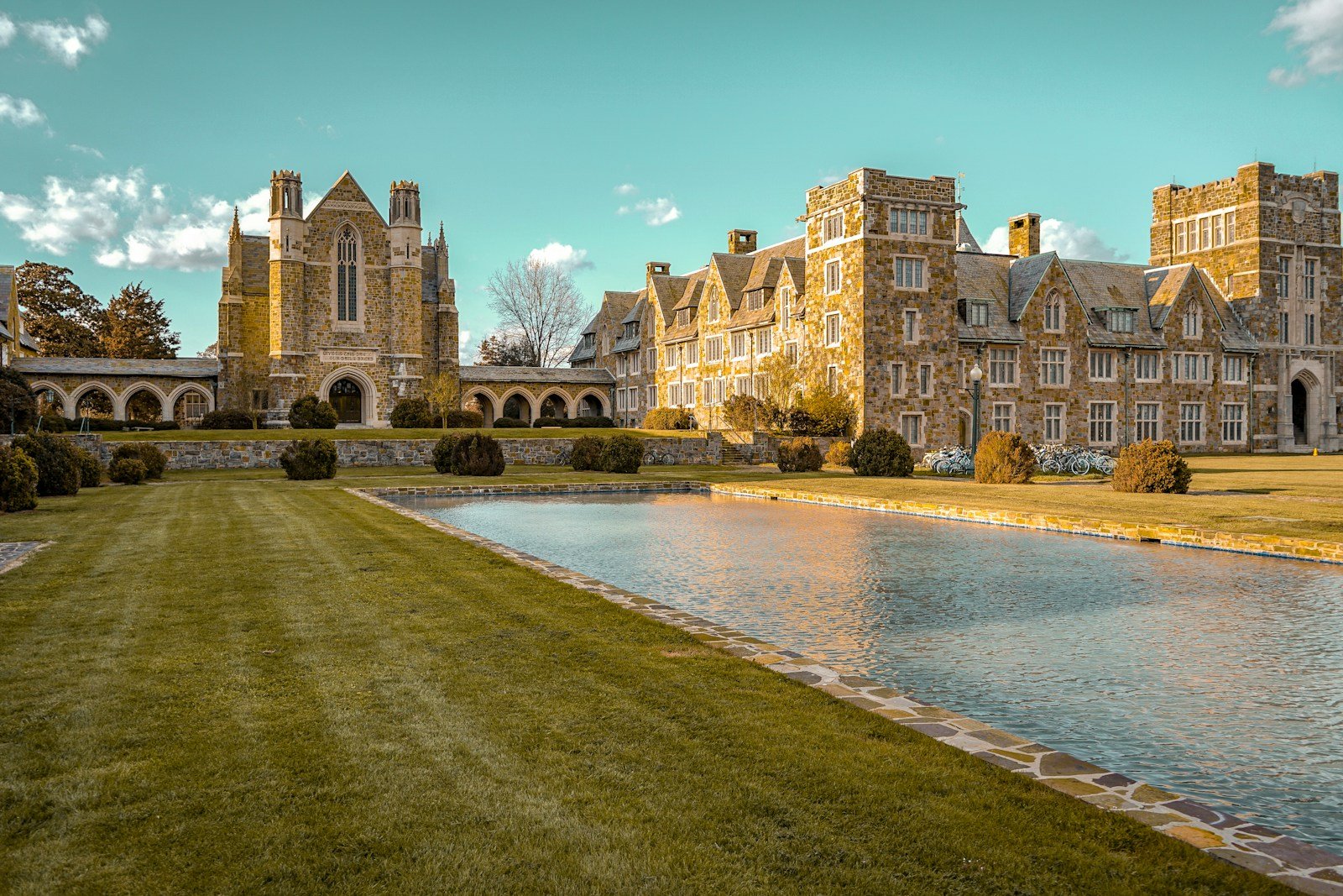 Best QS-Ranked Universities in the USA for Nepali Students